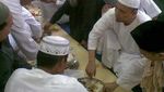 Begini Gaya Ustad Arifin Ilham Saat Bersantap Bareng Tiga Istrinya dan Para Ulama