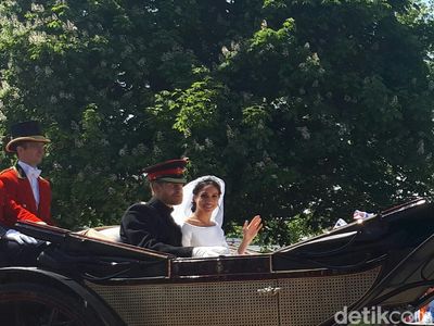 Detik-detik Pangeran Harry-Meghan Sapa Warga Usai Menikah