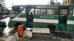Semrawutnya Beton Rekayasa Lalin di Mampang yang Dibongkar Warga