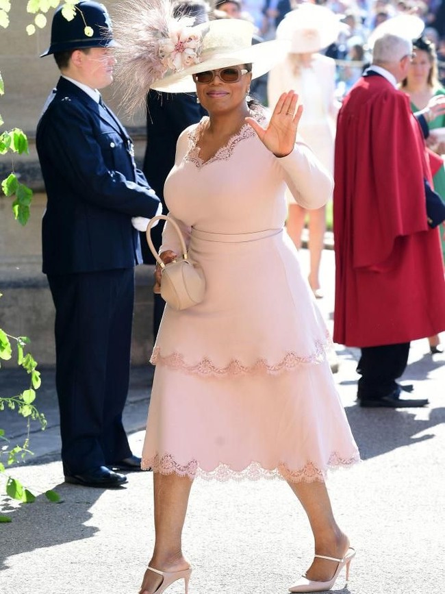 Oprah mengaku sehari hanya tidur sekitar lima jam. Ia pun tidurnya cukup larut sekitar jam dua pagi dan bangun sekitar pukul tujuh.  Foto: Getty Images