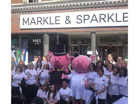 Demi Meghan Markle, Brand Marks & Spencer Rela Ganti Nama