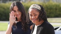 Walaupun sang ayah berhalangan hadir, namun Meghan Markle tetap ceria karena dukungan keluarga dan istana. Foto: (Steve Parsons/Getty Images)