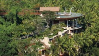 Four Seasons Resort Sayan, Bali, Indonesia. Resor ini tersembunyi di tengah hutan dan sawah, yang nyaman di area tropis Indonesia. Dipatok dari harga USD 569/malam. Keluarga Barrack Obama menginap di sini (CNN Travel)