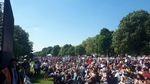 Potret Ramainya Warga Siap-siap Sambut Pangeran Harry-Meghan