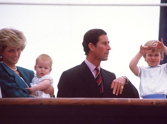 Imutnya Pangeran Harry ketika bayi. Dalam foto ini usianya masih sekitar enam atau tujuh bulan. Foto ini diambil pada April 1985. Kini sang calon pengantin telah berusia 33 tahun dan akan berulang tahun ke 34 pada 15 September nanti. Foto: Istimewa