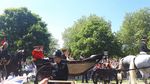 Detik-detik Pangeran Harry-Meghan Sapa Warga Usai Menikah