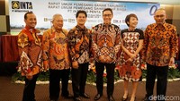 Peningkatan pendapatan didorong antara lain dengan membaiknya harga komoditas dipasar global dan peningkatan pembangunan infrastruktur dalam negeri.