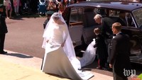 Saat Meghan Markle sampai di Kastil Windsor, ia tampil cantik mengenakan gaun yang indah dan berwarna putih. Foto: dok.youTube
