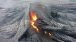 Ngeri! Lava Gunung Kilauea Membakar Jalan