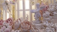 Nampak beberapa cupid juga hadir di dummy cake megah ini. Foto: dok. detikFood