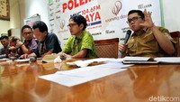 Hadir sebagai pembicara antara lain, Wakil Ketua Pansus RUU Terorisme, Supiadin Aries Saputra, Direktur Komunikasi BIN, Wawan Hari Purwanto, Anggota Komisi III DPR, Arteria Dahlan, serta Mantan Terpidana Teroris, Yudi Zulfachri.