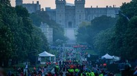  Tampak warga memadati area di sekitar Kastil Windsor sebelum pernikahan Pangeran Harry dan Meghan Markle. Foto: dok.Twitter