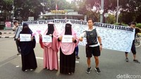Aksi dukungan terhadap Polri ini digelar oleh Himpunan Mahasiswa Islam Indonesia. (Matius Alfons/detikcom)