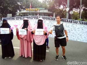 3 Wanita Bercadar Ikut Aksi Dukung Polri Berantas Terorisme di CFD
