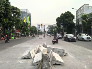 Polisi: Ada yang Provokasi Warga Bongkar Beton Separator Mampang