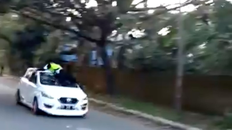 Kodam: Video Polantas Gowa Ditabrak Hingga ke Atap Mobil Dipenggal Kodam: Video Polantas Gowa Ditabrak Hingga ke Atap Mobil Dipenggal