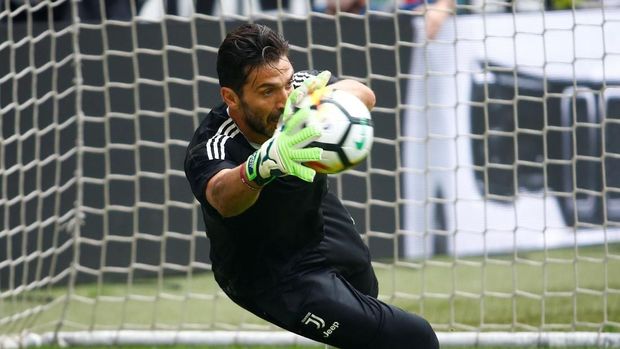 Gianluigi Buffon hampir ke Arsenal sebelum ke Juventus.