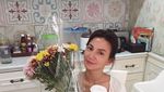 Pose Manis Wanda Hamidah, Saat Mencicipi Gudeg dan Ngeteh Bareng Teman