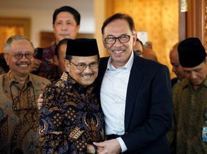Kisah Dekatnya Habibie dan Anwar Ibrahim