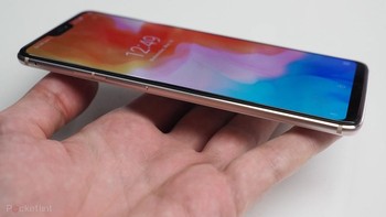 Meski tidak lagi sangat murah, OnePlus 6 dinilai bakal berbicara cukup banyak di segmen smartphone Android flagship. Foto: Pocket Lint