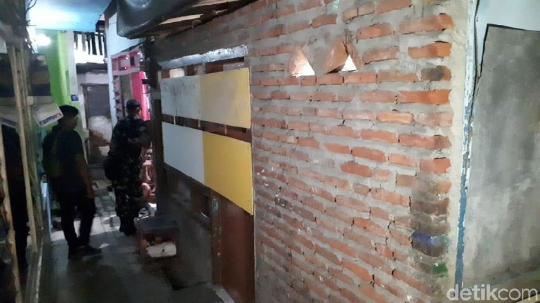 Eko yang Ditangkap Densus di Kedungturi Dikenal Seorang Muazin Eko yang Ditangkap Densus di Kedungturi Dikenal Seorang Muazin