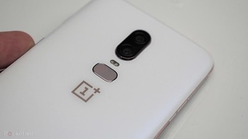 OnePlus 6 dibekali Snapdragon 845 dan GPU Adreno 630. Kamera utamanya sendiri mengusung sensor Sony IMX519 dengan ukuran 16 MP dan bukaan f/1,7.  Foto: Pocket Lint