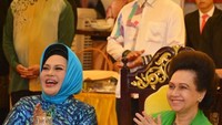 Makan malam di Malaysia, Bunda Hetty disuguhi berbagai makanan khas Malaysia. Foto: instagram @hke57
