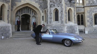 Mobil Jadul Jaguar Antar Pangeran Harry ke Resepsi Pernikahan