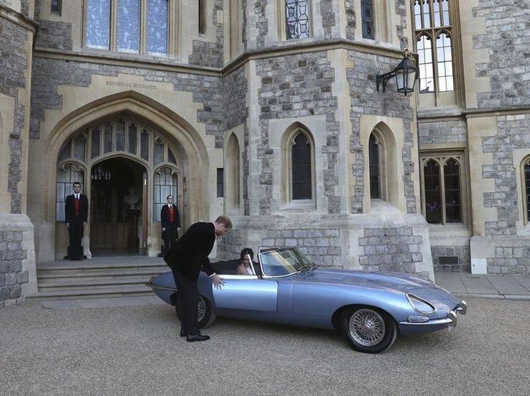 Mobil Jadul Jaguar Antar Pangeran Harry ke Resepsi Pernikahan