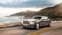 Bentley Mulsanne ini ditumpangi oleh ibunda Meghan Markle. Foto: Drive