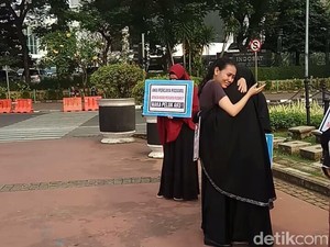 Saat Wanita Bercadar Aksi Peluk Saya untuk Hilangkan Islamofobia