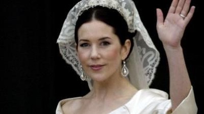 Perbandingan Gaun Meghan Markle dan Putri Denmark, Mirip?