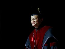 Mengintip Jack Ma Dua Kali Diwisuda dalam Sebulan
