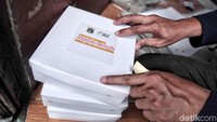 Nasi kotak itu bertuliskan Berbuka Bersama Jakarta Bahagia Semua Kebagian Berkahnya