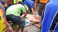 Kecelakaan terjadi di Desa Jatisawit, Bumiayu, Brebes, Jateng.  (Foto: Imam Suripto/detikcom)