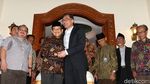 Potret Kemesraan BJ Habibie dan Anwar Ibrahim