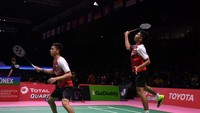 Fajar Alfian/Muhammad Rian Ardianto bertanding melawan Jason Anthony Ho-Shue/Nyl Yakura. Ini merupakan penampilan pertama mereka di Piala Thomas 2018. Antara Foto/Puspa Perwitasari.