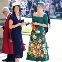 Lady Kitty Spencer hadir mempesona dengan dress hijau dengan motif bunga. Dressnya tersebut datang dari Dolce & Gabbana.  Foto: dok. Getty Images