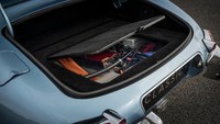 Ini merupakan mobil jadul buatan tahun 1968 yang telah direstorasi dan tak lagi menggunakan mesin konvensional, melainkan listrik. Foto: Jaguar Land Rover