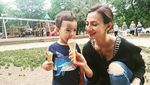 Pose Manis Wanda Hamidah, Saat Mencicipi Gudeg dan Ngeteh Bareng Teman