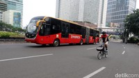 Suasana CFD sepi oleh warga. Hanya terlihat beberapa orang yang sedang bersepeda maupun berlari.