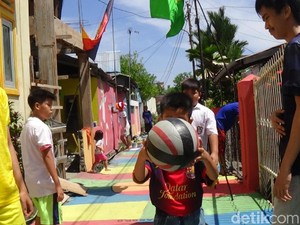 Warna-warni Kampung Piala Dunia di Manado