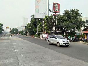 Kondisi Lalin di Mampang Prapatan Usai Beton Separator Dibongkar