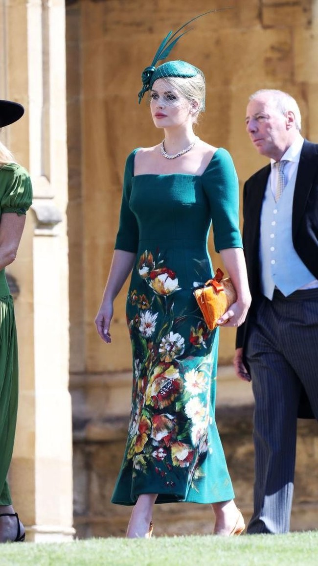 Lady Kitty Spencer adalah putri dari Charles Spencer (adik Putri Diana). Ia memulai debutnya di catwalk saat tampil di fashion show Dolce & Gabbana tahun lalu.  Foto: dok. Getty Images