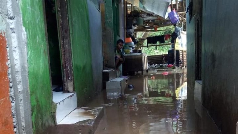 Sempat Capai 50 Cm, Banjir di Kampung Melayu Mulai Surut Sempat Capai 50 Cm, Banjir di Kampung Melayu Mulai Surut