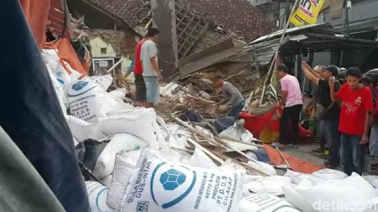 Kronologi Truk Rem Blong Tabrak Warga dan 7 Rumah di Brebes Kronologi Truk Rem Blong Tabrak Warga dan 7 Rumah di Brebes