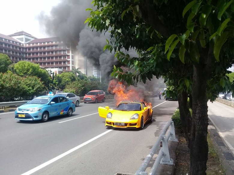 Ini Penyebab Mobil Toyota MR2 Spyder Terbakar di Tol Slipi Ini Penyebab Mobil Toyota MR2 Spyder Terbakar di Tol Slipi