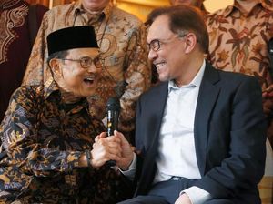 Potret Habibie Bersama Para Tokoh Dunia