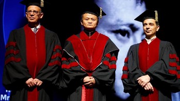 Pada Mei 2018, Jack Ma mendapat gelar kehormatan doktor honoris causa dari Tel Aviv University di Israel. Ia berkunjung ke Israel untuk urusan bisnis dan menjajaki peluang di sana. Foto: Reuters