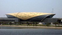 Seperti banyak arsitektur di Dubai, Mall of Dubai Metro Station menawarkan fitur yang spektakuler. Struktur cangkangnya, berwarna emas, tampak menarik sekali. Istimewa/Popularmechanics.